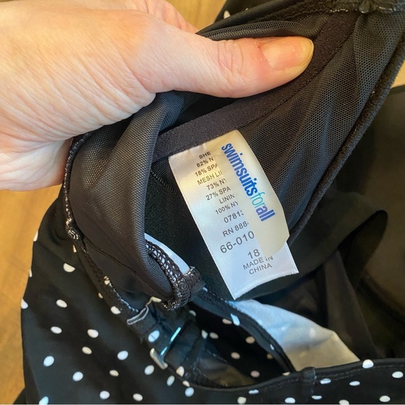 Swimsuits For All • Black & White Retro Pin Up Polka Dot Halter Swimsuit • Sz 18 - Picture 8 of 8